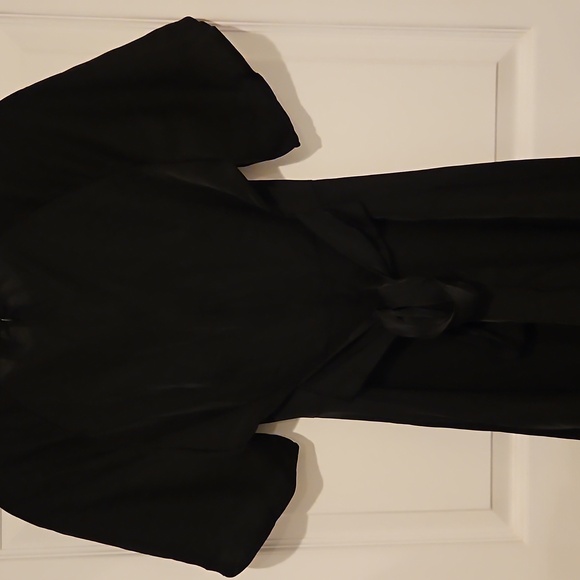 Elegant Black Midi Dress - Picture 4 of 4